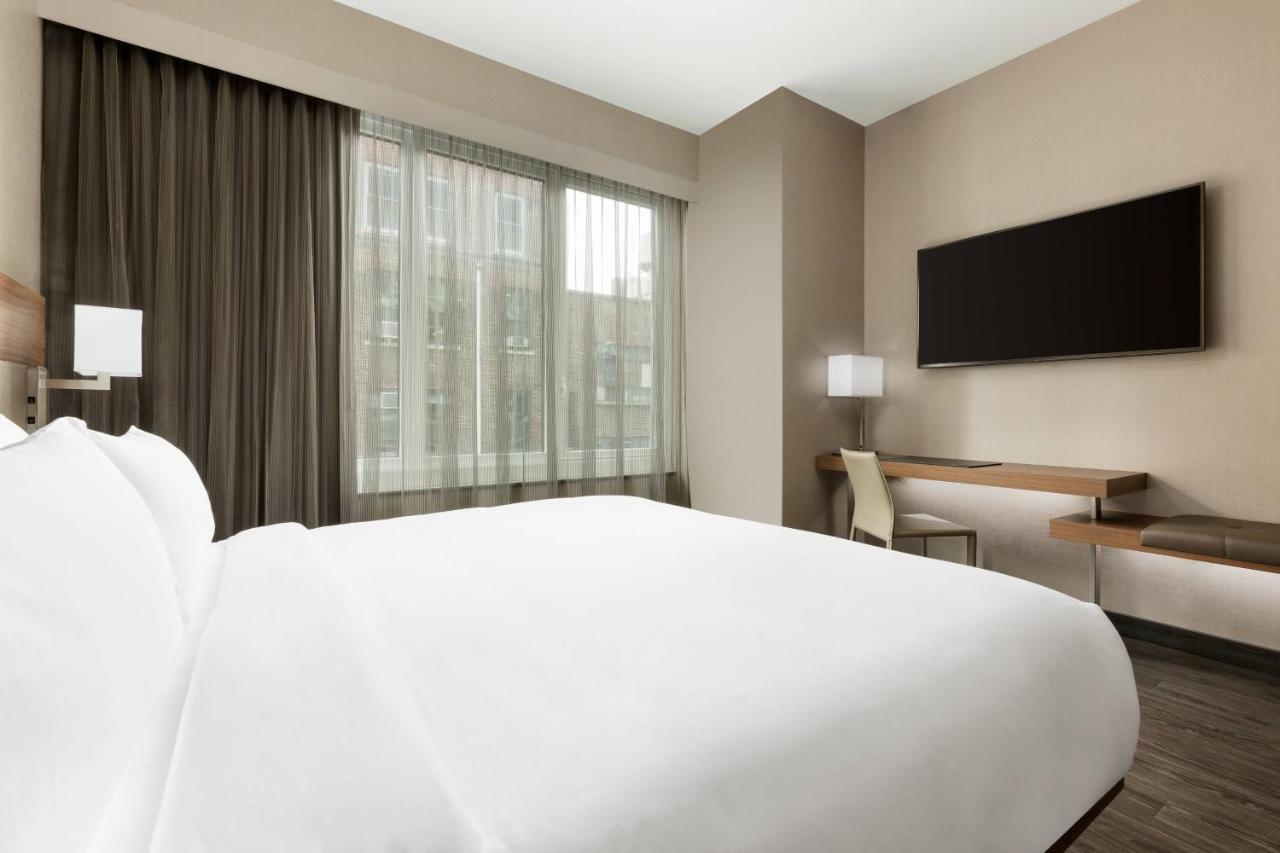 Ac Hotel By Marriott New York Times Square Exteriör bild