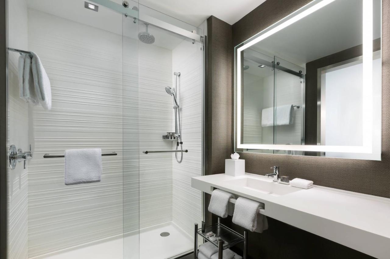 Ac Hotel By Marriott New York Times Square Exteriör bild